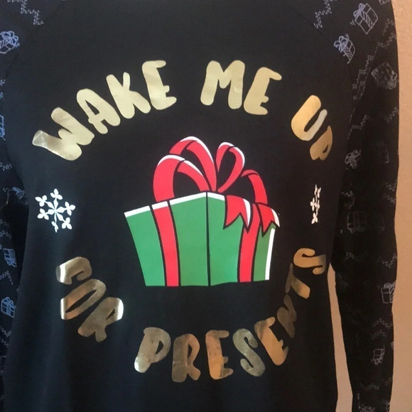 🎄Cute Christmas top 🎄 - Picture 2 of 4